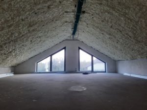ocieplenie_poddasza_piana_poliuretanowa_w_domu_jednorodzinnym_2