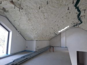 ocieplenie_poddasza_piana_poliuretanowa_w_domu_jednorodzinnym_3