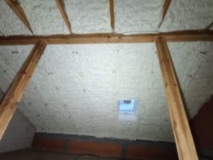 ocieplenie_poddasza_w_domu_prywatnym_piana_poliuretanowa_pod_zabudowe_gk_6 ocieplenie_poddasza_w_domu_prywatnym_piana_poliuretanowa_pod_zabudowe_gk_6